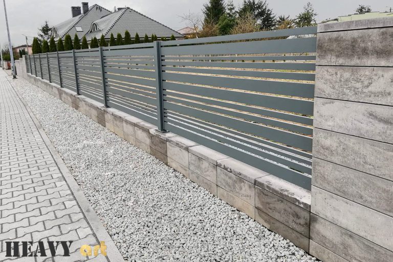 nowoczesne minimalistyczne ogrodzenie metalowe