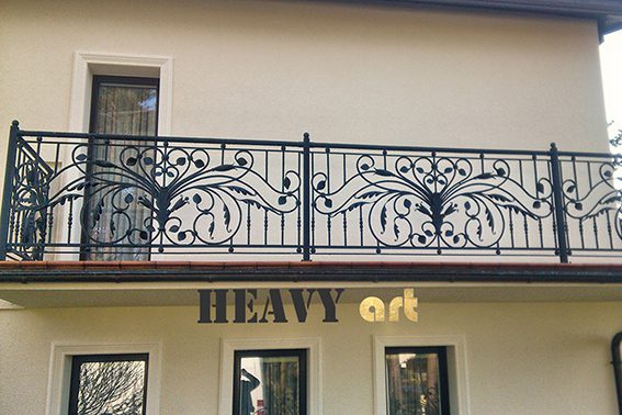 balustrada zewnętrzna metalowa z bogatym roślinnym wzorem, wzór bogaty