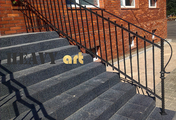 schody z balustradą w stylu kutym metalowe